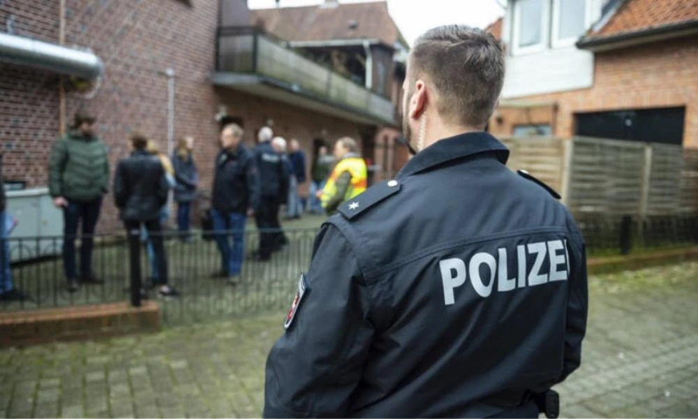 Γερμανία: Αστυνομικοί δέχθηκαν απειλή με μαχαίρι από Ιρανό κοντά στη Νυρεμβέργη - Τον πυροβόλησαν θανάσιμα στην κοιλιά (Βίντεο)